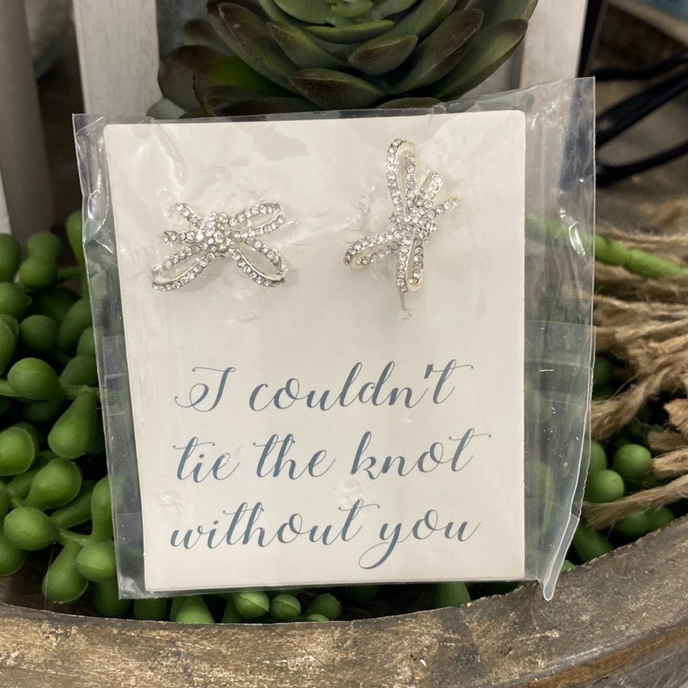 New knot earrings